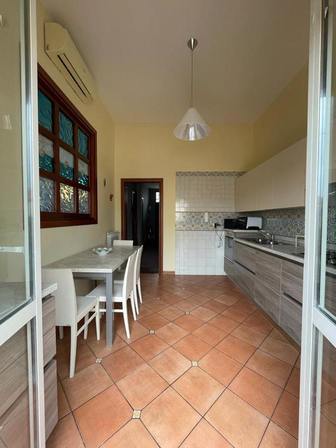 נאפולי La Ferrovia Holiday Home מראה חיצוני תמונה