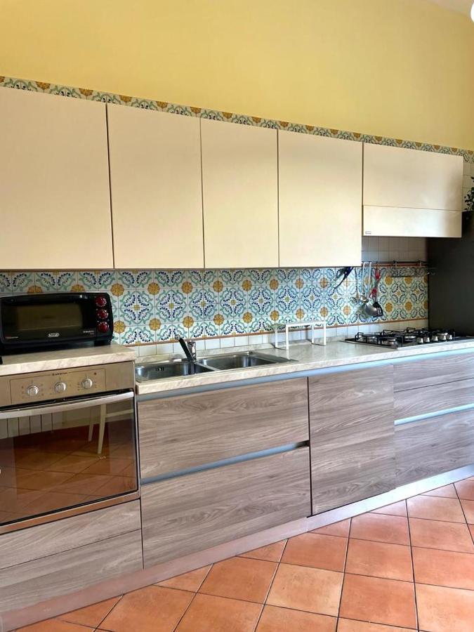 נאפולי La Ferrovia Holiday Home מראה חיצוני תמונה